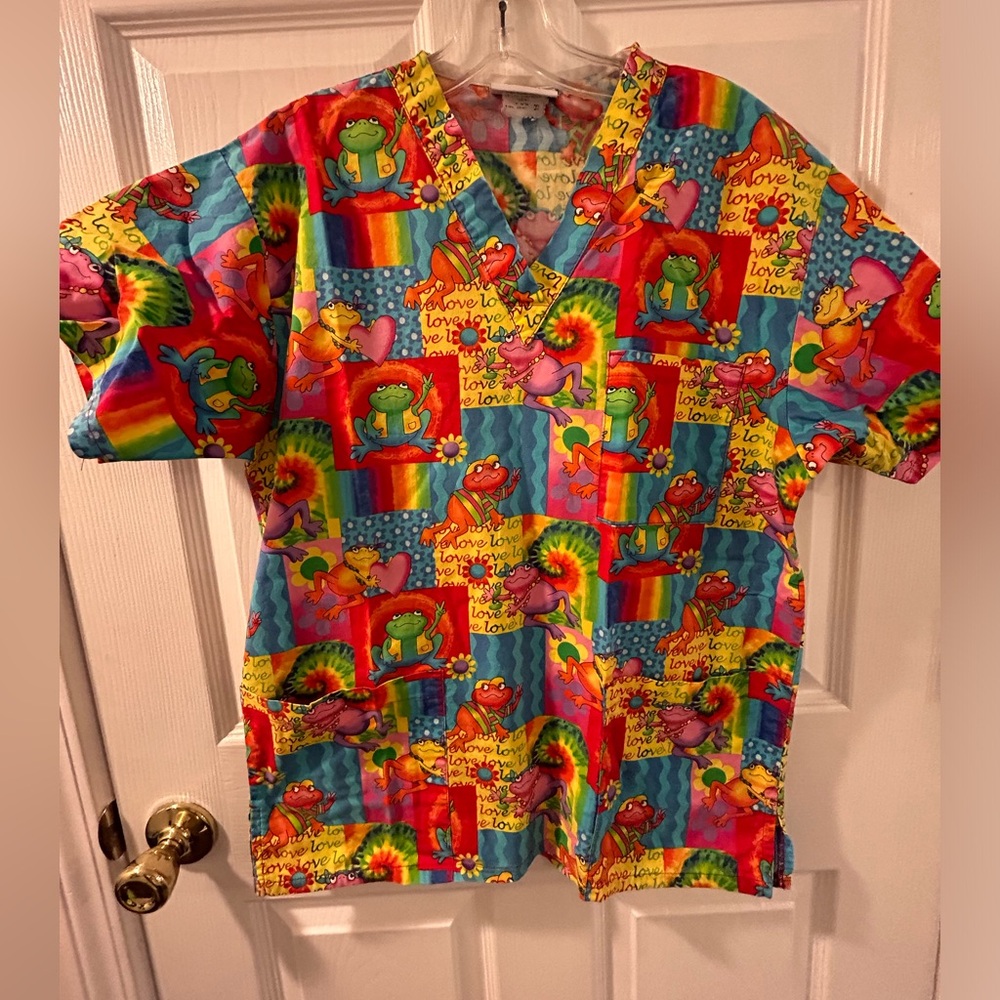 Peaches Uniform Peace and Love scrub top women’s XS